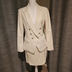 WHBM ✨️Power Suit✨️ Cream Business Suit Set (blazer/jacket + skirt)